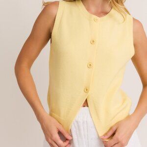 Size L Sleeveless Yellow Button-Up Top